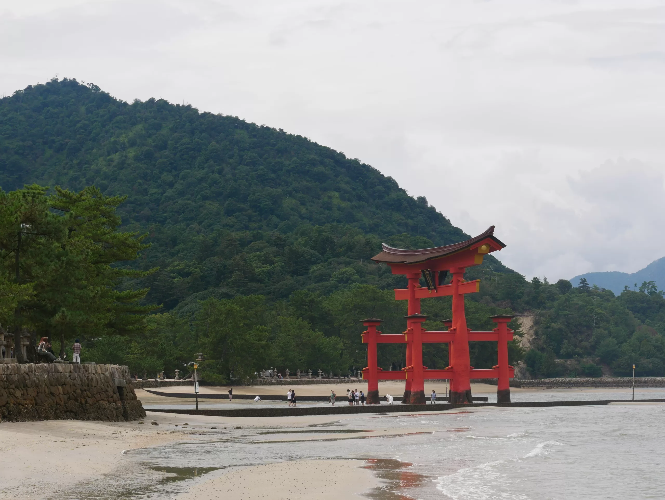 Nejznámější brána Torii na ostrově Itsukushima - Cestování po Japonsku - Petr Sycha