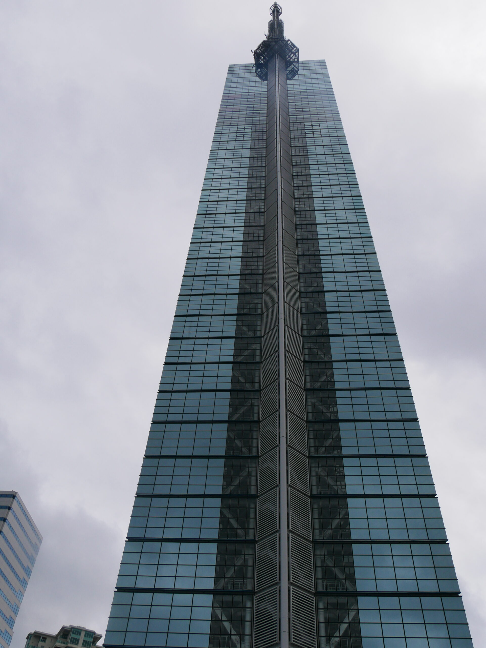 Fukuoka Tower - moderní mrakodrap s panoramatickým výhledem na město a záliv, s restaurací a salonkem - Cestování po Japonsku - Petr Sycha